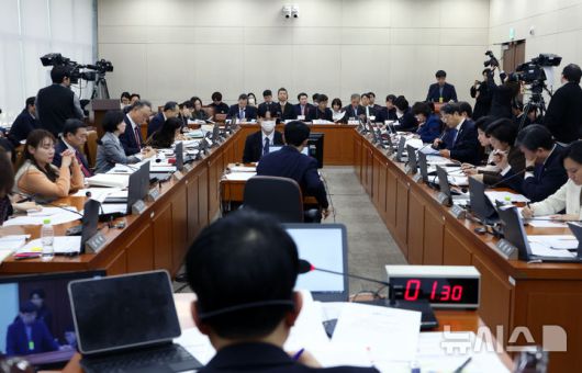 뉴시스