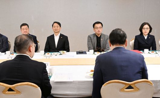 뉴시스