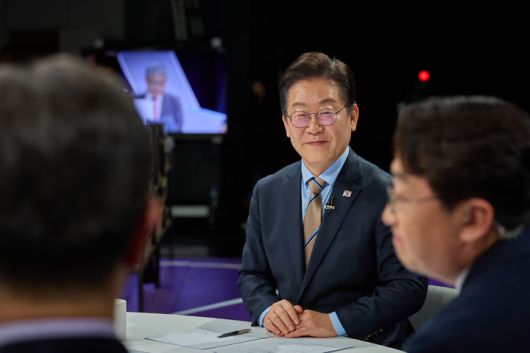 뉴시스