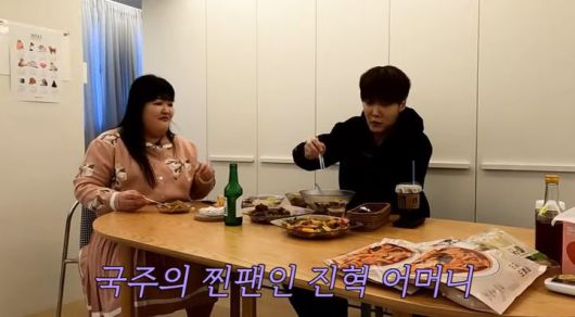 [서울=뉴시스] 개그우먼 이국주가 배우 최진혁과의 친분을 자랑했다. (사진=유튜브 채널 '이국주' 캡처) 2025.02.20. photo@newsis.com  *재판매 및 DB 금지