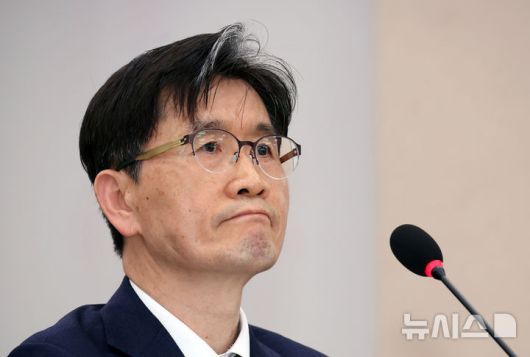 [서울=뉴시스] 고승민 기자 = 오동운 고위공직자범죄수사처장이 12일 서울 여의도 국회에서 열린 제423회 국회(임시회) 법제사법위원회 제1차 전체회의에서 의원 질의를 듣고 있다. 2025.03.12. kkssmm99@newsis.com