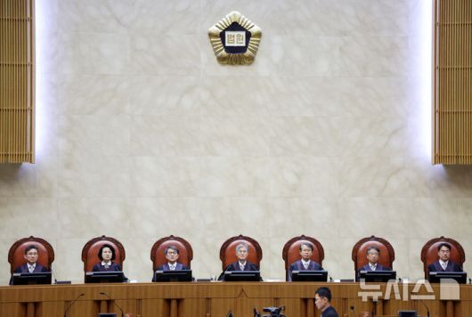 [서울=뉴시스] 김진아 기자 = 조희대 대법원장과 대법관들이 전원합의체 선고를 위해 앉아있다. 2025.03.20. (사진 = 뉴시스 DB) photo@newsis.com