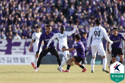 [서울=뉴시스]K리그1 전북-안양의 경기. (사진=한국프로축구연맹 제공)