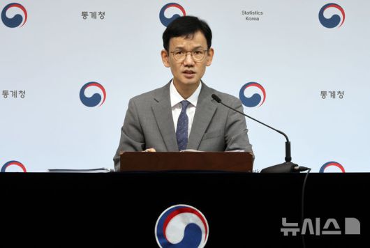 [세종=뉴시스] 강종민 기자 = 이두원 통계청 경제동향통계심의관. 2025.04.02. ppkjm@newsis.com