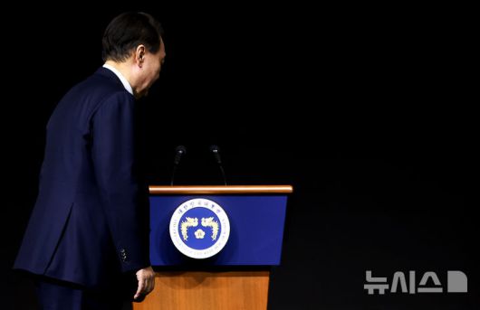 [서울=뉴시스] 전신 기자 = 헌법재판소가 4일 윤석열 대통령의 탄핵사건에 대해 인용을 선고했다. 사진은 2024년 3월 20일 상공의날 기념식에 참석한 윤 전 대통령. (대통령실통신사진기자단) 2025.04.04. photo1006@newsis.com