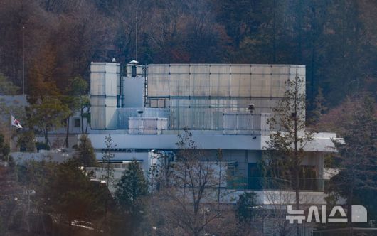 [서울=뉴시스] 윤석열 전 대통령 부부가 퇴거하기 전인 지난 4월 서울 용산구 한남동 관저. (사진=뉴시스DB). 2025.11.06. photo@newsis.com