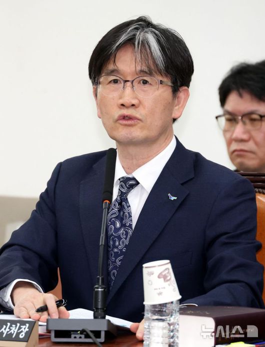 [서울=뉴시스] 조성봉 기자 = 오동운 고위공직자범죄수사처장이 9일 오전 서울 여의도 국회에서 열린 법제사법위원회 전체회의에서 의원들의 질의에 답변하고 있다. 2025.04.09. suncho21@newsis.com