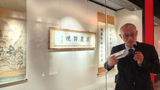 [사진=박현주미술전문기자] 이동국 경기도박물관장이 김가진 전시를 설명하고 있다. 2025.04.09. hyun@newsis.com *재판매 및 DB 금지