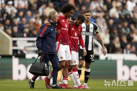 [뉴캐슬=AP/뉴시스]맨유, 뉴캐슬에 1-4 완패. 2025.04.13.