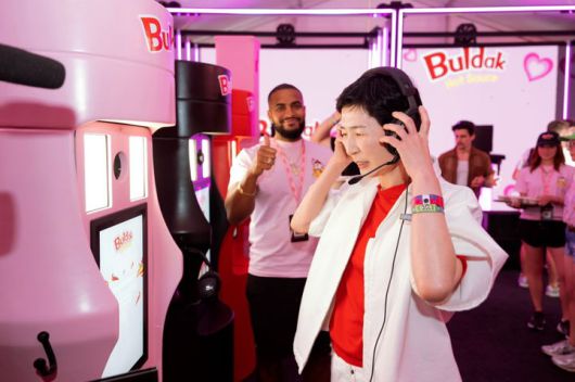 [사진=뉴시스] 김정수 부회장이 11일(현지시간) 미국 캘리포니아 인디오에서 개막한 코첼라 밸리 뮤직 앤드 아츠 페스티벌(이하 코첼라) 현장을 찾았다. (사진=삼양식품) 2025.04.16. photo@newsis.om  *재판매 및 DB 금지