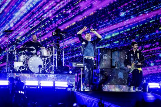 [고양=뉴시스] 세계적인 브릿팝 밴드 '콜드플레이(Coldplay)'가 16일 오후 경기 고양 고양종합운동장에서 두 번째 내한공연 '라이브 네이션 프레젠츠 콜드플레이 : 뮤직 오브 더 스피어스 딜리버드 바이 디에이치엘(LIVE NATION PRESENTS COLDPLAY : MUSIC OF THE SPHERES DELIVERED BY DHL)'을 펼치고 있다. 당일 5만명이 운집했다. 그간 고양종합운동장에서 콘서트를 연 스타들의 콘서트 수용인원은 3만명 안팎이었는데, 콜드플레이의 국내 인기를 새삼 실감케 했다. 콜드플레이는 18·19·22·24·25일에도 같은 무대에 오른다. 총 여섯 차례 공연으로 30만명을 모을 것으로 예상된다. 역대 내한공연 중 최대 규모로 최다 회차, 최다 관객 기록이다. (사진 = 라이브 네이션 코리아 제공) 2025.04.17. photo@newsis.com. *재판매 및 DB 금지