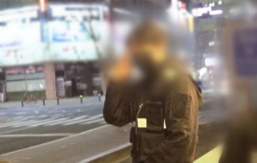 [서울=뉴시스] 성 비위 등 문제를 일으켜 해고된 경호업체 직원이 자신을 위한 송별회에서 사장의 아내를 성폭행한 후 도주한 사건이 벌어졌다. (사진= JTBC 캡처 ) 2025.04.17. photo@newsis.com *재판매 및 DB 금지