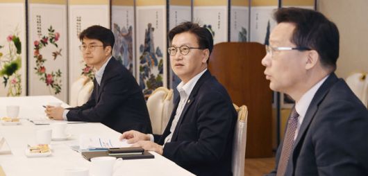 기획재정부는 18일 김범석 기재부 1차관 주재로 열린 '물가관계차관회의'에서 물가·민생안정 추경 사업 추진계획을 논의했다. (사진 = 기재부 제공) 2025.04.18.  *재판매 및 DB 금지