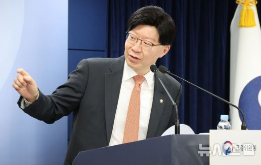 [서울=뉴시스] 김명원 기자 = 김소영 금융위원회 부위원장이 21일 서울 종로구 정부서울청사에서 열린 외신기자 간담회에 참석해 발언하고 있다. 2025.04.21. kmx1105@newsis.com