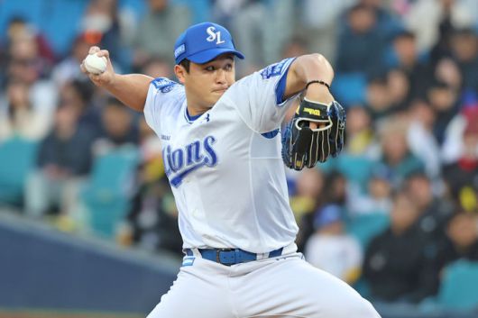 [서울=뉴시스] 프로야구 삼성 라이온즈 최원태가 23일 대구삼성라이온즈파크에서 열린 2025 신한 쏠뱅크 KBO리그 KIA 타이거즈와의 경기에 선발 등판해 공을 던지고 있다. (사진=삼성 라이온즈 제공) 2025.04.23. *재판매 및 DB 금지