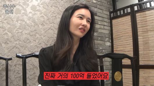 [서울=뉴시스] 전 야구선수 추신수의 아내 하원미가 23일 유튜브 채널을 통해 미국 텍사스에 있는 저택의 비화를 전했다. (사진=유튜브 채널 '하원미' 화면 캡처) 2025.04.23 photo@newsis.com *재판매 및 DB 금지