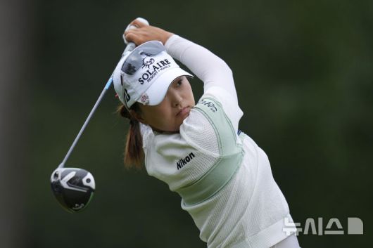 [더우들랜즈=AP/뉴시스] 고진영이 24일(현지 시간) 미 텍사스주 더 우들랜즈의 더 클럽 앳 칼턴 우즈에서 열린 미국여자프로골프(LPGA) 투어 시즌 첫 메이저 대회 셰브론 챔피언십 1라운드 경기를 펼치고 있다. 고진영은 이븐파로 첫날을 마쳤다. 2025.04.25.