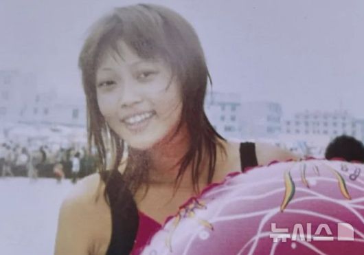 [서울=뉴시스]애비 우의 성형 전 모습(사진=BBC)