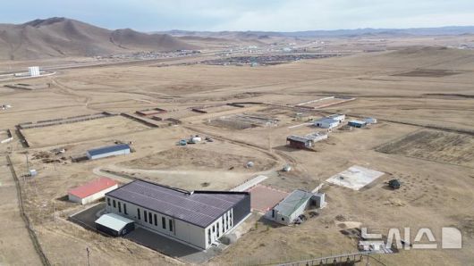 [서울=뉴시스]한국국제협력단(코이카·KOICA)의 지원으로 한국 비정부기구(NGO) 지구촌나눔운동이 몽골에 유목민, 농축산업 발전을 위해 설립한 자르갈란트 지역개발교육센터의 지난 15일 전경. (사진=김수헌PD bi2og@naver.com, 지구촌나눔운동 제공) 2025.04.24.