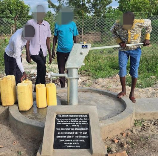 [서울=뉴시스] 우물 기념비에 남보라의 이름이 적혀 있다. (사진=남보라 인스타그램 캡처) 2025.04.24. photo@newsis.com *재판매 및 DB 금지