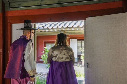 [서울=뉴시스]  창경궁에서 열린  공예 전시 '고궁만정(古宮萬情) ' (사진=국가유산진흥원 제공) 2025.04.28. photo@newsis.com *재판매 및 DB 금지