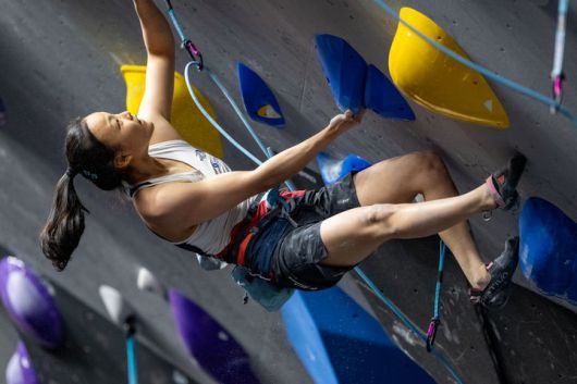 [서울=뉴시스] 서채현이 27일(현지 시간) 중국 쑤저우 우장에서 열린 2025 국제스포츠클라이밍연맹(IFSC) 월드컵 2차 여자부 리드 결승전에서 41점(4분26초)으로 에린 맥니스(영국)와 동률을 이뤄 공동 우승을 차지했다. 사진은 서채현 경기 모습. (사진=대한산악연맹 제공) 2025.04.28. photo@newsis.com *재판매 및 DB 금지