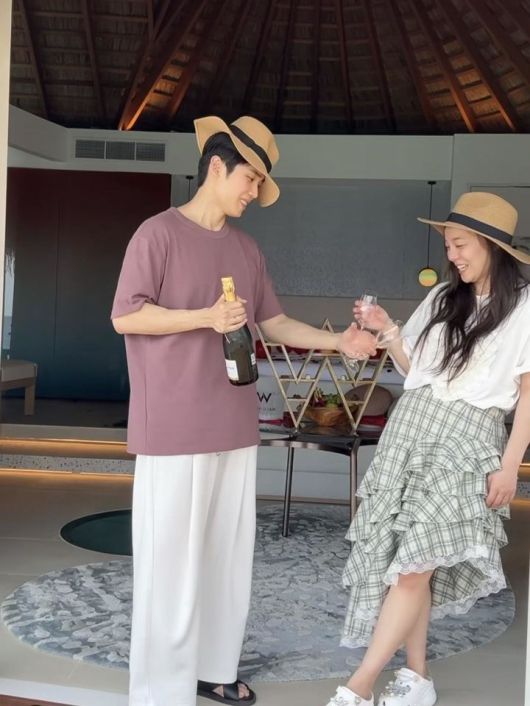 [서울=뉴시스] 왼쪽부터 최시훈, 에일리. (사진=에일리 인스타그램 캡처) 2025.04.29. photo@newsis.com *재판매 및 DB 금지