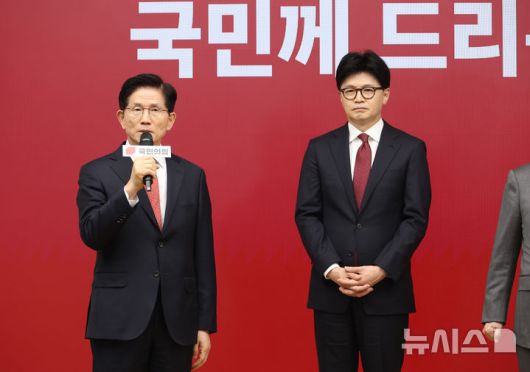 [서울=뉴시스] 고승민 기자 = 29일 서울 여의도 국민의힘 당사에서 열린 제21대 대통령 후보자 국민의힘 3차 경선 진출자 발표 행사에서 김문수 후보가 진출 후 소감을 밝히고 있다. 2025.04.29. kkssmm99@newsis.com