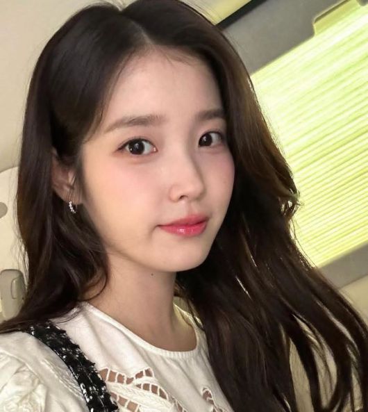 [서울=뉴시스] 아이유. (사진=아이유 인스타그램 캡처) 2025.04.30. photo@newsis.com *재판매 및 DB 금지
