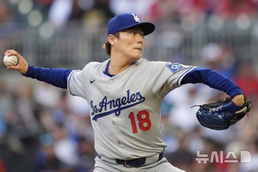 [애틀랜타=AP/뉴시스] LA 다저스의 야마모토 요시노부가 3일(한국 시간) 미국 조지아주 애틀랜타의 트루이스트 파크에서 벌어진 2025 메이저리그(MLB) 애틀랜타 브레이브스와의 경기에 선발 등판해 역투하고 있다. 2025.05.03