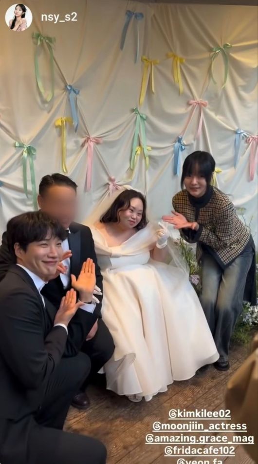 [서울=뉴시스] 문지인이 다운증후군 작가 정은혜의 결혼식 사진을 공개했다. (사진=문지인 인스타그램 캡처) 2025.05.04. photo@newsis.com *재판매 및 DB 금지