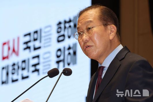 [서울=뉴시스] 권창회 기자 = 권영세 국민의힘 비상대책위원장이 5일 서울 여의도 국회에서 열린 의원총회에서 발언을 하고 있다. 2025.05.05. kch0523@newsis.com