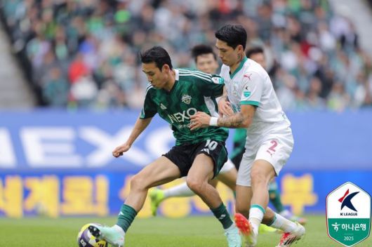 [서울=뉴시스] 프로축구 K리그1 전북 현대의 송민규, 대전하나시티즌의 박규현. (사진=한국프로축구연맹 제공) *재판매 및 DB 금지