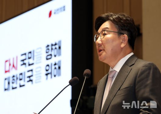 [서울=뉴시스] 고승민 기자 = 권성동 국민의힘 원내대표가 7일 서울 여의도 국회에서 열린 의원총회에서 발언하고 있다. 2025.05.07. kkssmm99@newsis.com