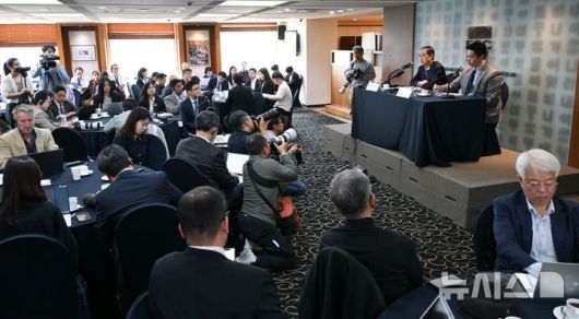 [서울=뉴시스] 국회사진기자단 = 한덕수 무소속 대선 후보가 7일 서울 중구 한국프레스센터에서 열린 서울외신기자클럽 초청 기자간담회에서 발언하고 있다. 2025.05.07. photo@newsis.com