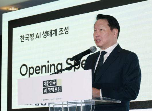 [서울=뉴시스]최태원 대한상공회의소 회장이 9일 서울 중구 롯테호텔서울에서 열린 '대한민국 AI 정책 포럼'에서 개회사를 하고 있다. (사진=대한상의 제공) photo@newsis.com *재판매 및 DB 금지