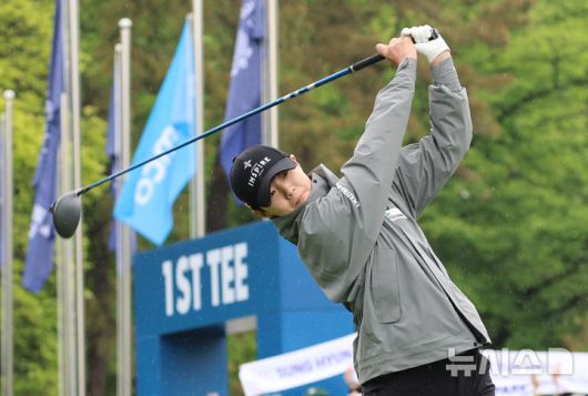 [고양=뉴시스] 전진환 기자 = 아람코 코리아 챔피언십 1라운드 경기가 열린 9일 경기도 고양시 뉴코리아 컨트리클럽에서 박성현이 1번홀 티샷을 하고 있다. 2025.05.09.  amin2@newsis.com