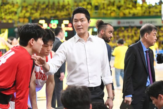 [서울=뉴시스] 프로농구 서울 SK 전희철 감독. (사진=KBL 제공) *재판매 및 DB 금지