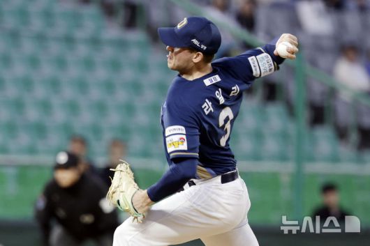 [인천=뉴시스] 최동준 기자 = 지난 13일 인천SSG 랜더스필드에서 열린 2025 KBO리그 NC 다이노스와 SSG 랜더스의 경기, NC 선발 라일리가 역투하고 있다. 2025.05.13. photocdj@newsis.com