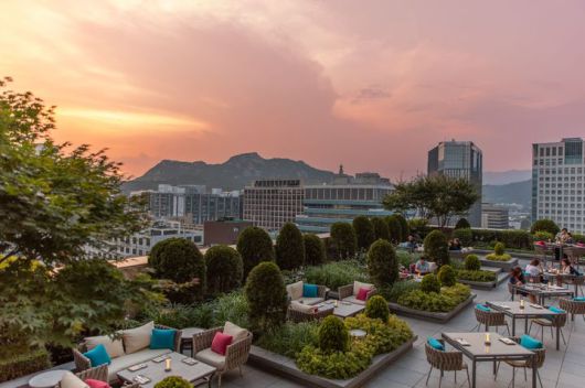 [서울=뉴시스] 포시즌스 호텔 서울, 서울 도심 야외 테라스에서 만나는 여름 다이닝 '서머 오울' 오픈.(사진=포시즌스 호텔 제공) *재판매 및 DB 금지