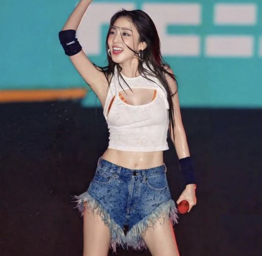 [서울=뉴시스] 산다라박. (사진=산다라박 인스타그램 캡처) 2025.05.18. photo@newsis.com *재판매 및 DB 금지
