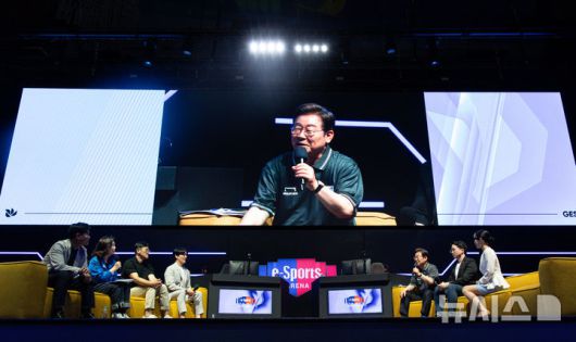 [광주=뉴시스] 조성우 기자 = 이재명 더불어민주당 대선 후보가 17일 오후 광주 동구 조선대학교에 위치한 광주이스포츠경기장에서 열린 'K-콘텐츠e스포츠 LEVEL UP!' e스포츠 산업 현장간담회에서 발언을 하고 있다. (공동취재) 2025.05.17. photo@newsis.com