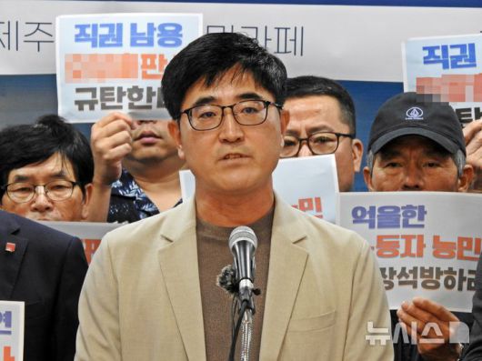 [제주=뉴시스] 오영재 기자 = 고부건 변호사가 21일 오전 제주도의회 도민카페에서 열린 제주지법 모 부장판사 공수처 고발 기자회견에서 발언하고 있다. 2025.05.21. oyj4343@newsis.com