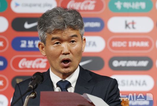 [서울=뉴시스] 김진아 기자 =  대한축구협회 제55대 집행부 김승희 전무이사가 21일 서울 종로구 축구회관에서 열린 기자간담회에서 발언을 하고 있다. 2025.05.21. bluesoda@newsis.com