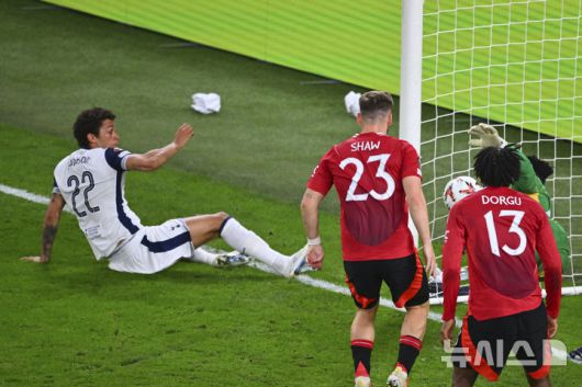 [빌바오=AP/뉴시스]토트넘, 맨유에 전반 1-0 리드. 2025.05.21.