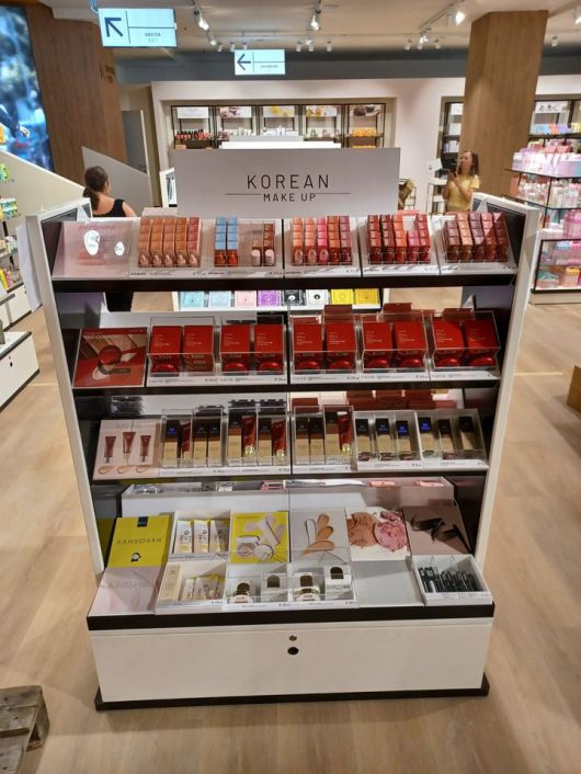 이탈리아 오브이에스(OVS) 페리페라 매대 상단 입점 (사진=클리오 제공) *재판매 및 DB 금지