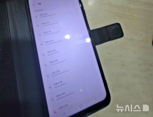 [제주=뉴시스] 지난 22일 오전 제주 한 중학교에서 숨진 채 발견된 교사가 생전 학생 측 민원인으로부터 받은 전화. (사진=유족 제공) 2025.05.23. photo@newsis.com