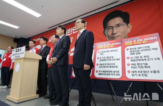 [계룡=뉴시스] 권창회 기자 = 김문수 국민의힘 대선 후보가 25일 오전 충남 계룡시 계룡 병영체험관에서 국방 공약을 발표하고 있다. 2025.05.25. kch0523@newsis.com