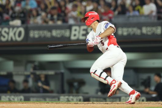 [서울=뉴시스] 프로야구 KIA 타이거즈의 김도영이 27일 광주-기아 챔피언스필드에서 벌어진 2025 신한 쏠뱅크 KBO리그 키움 히어로즈와의 경기 5회말 안타를 치고 있다. (사진-KIA 타이거즈 제공) 2025.05.27. *재판매 및 DB 금지