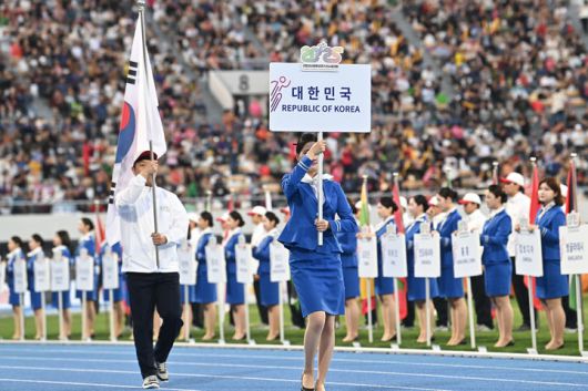 [구미=뉴시스] 박홍식 기자 = 27일 경북 구미시민운동장에서 열린 '2025 아시아육상선수권대회' 개막식에서 대한민국 선수단이 입장하고 있다. (사진=구미시 제공) 2025.05.28 photo@newsis.com *재판매 및 DB 금지